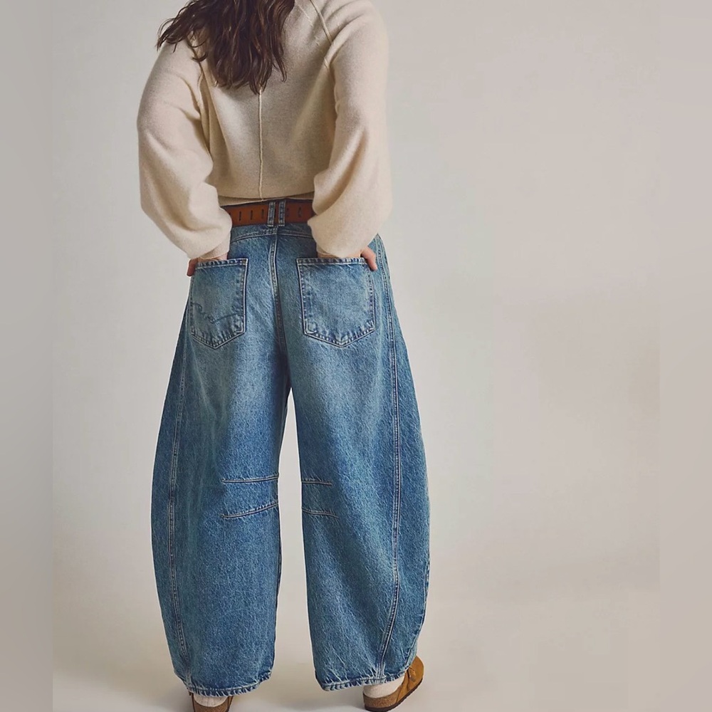 Free People We The Free Good Luck Mid-Rise Barrel Jeanson Ultra Light Beam - Picture 2 of 5